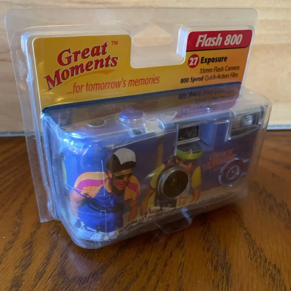 Great Moments Flash 800 35mm Flash Camera Quick Action Speed Expired 2006 New